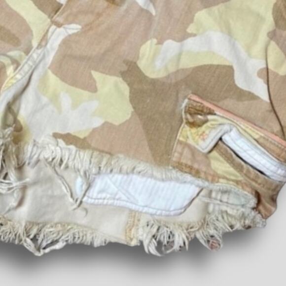 WE THE FREE BOHO FESTIVAL DENIM DESERT CAMO FRINGE FRAY HEM SHORTS 4 - Picture 4 of 9